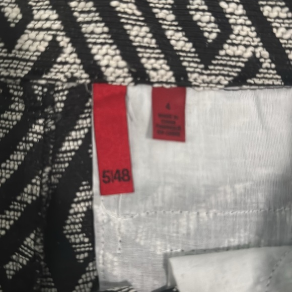 NWT low rise shorts black and white Size 4 - Picture 2 of 5